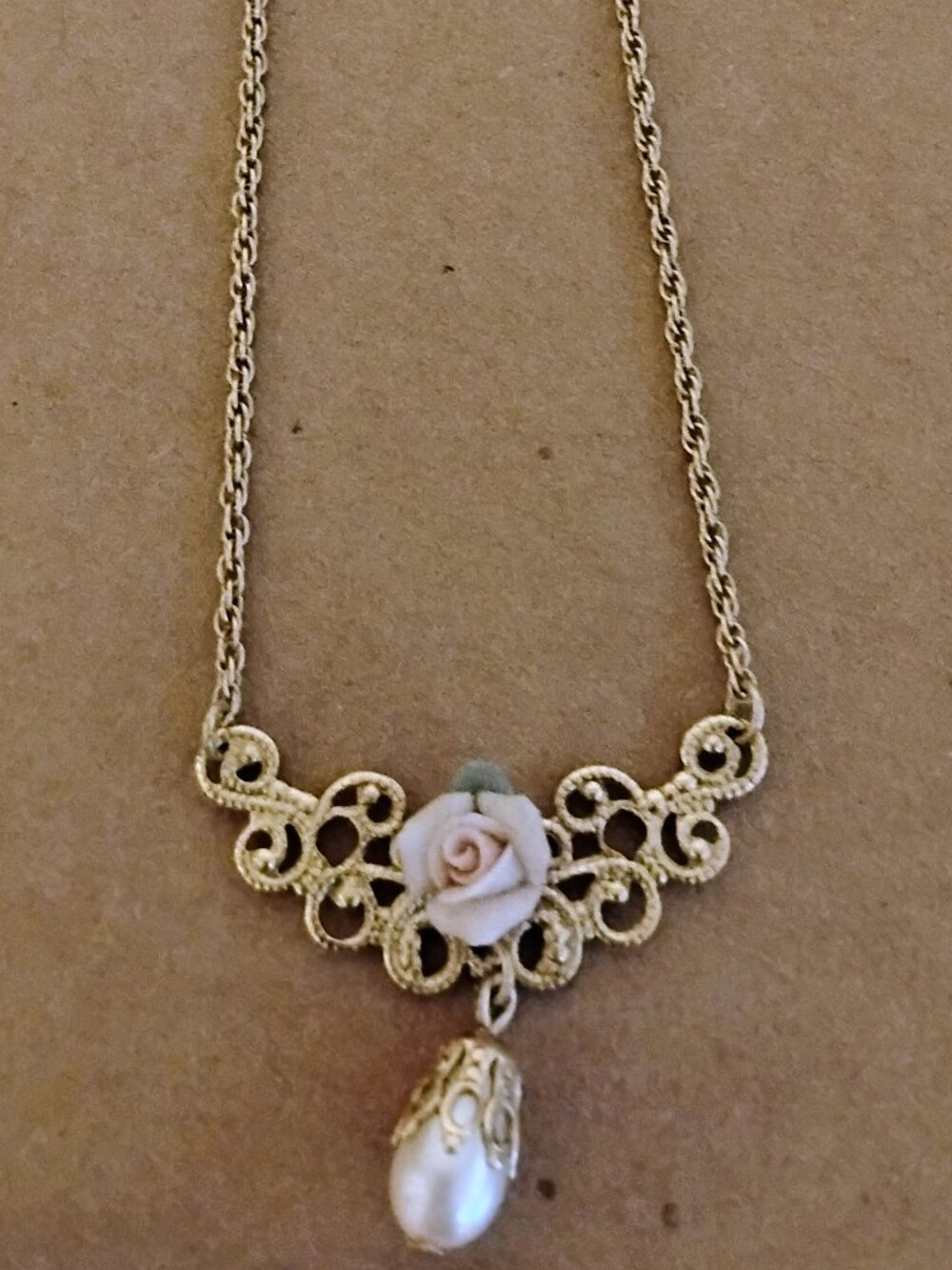 Vintage 1928 Porcelain Rose Necklace with Pearl